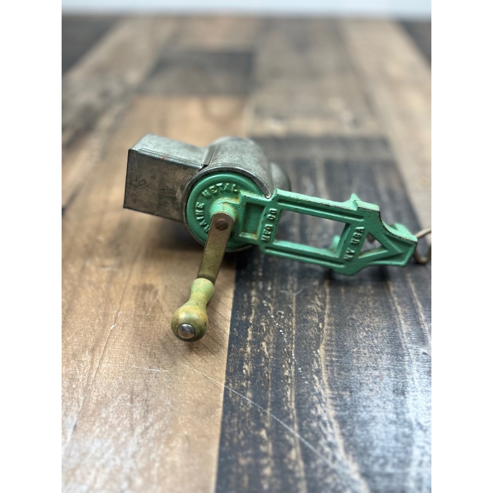 Vintage Maine Metal MFG Co Rotary Grater Hand Crank Green Cast Iron Clamp On USA